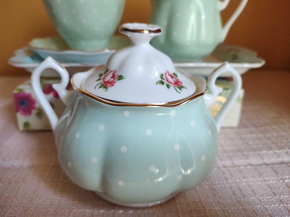 Нов сет за кафе/чай Royal Albert Polka Rose