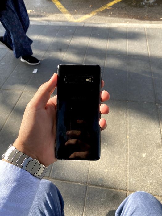 Samsung S10     .