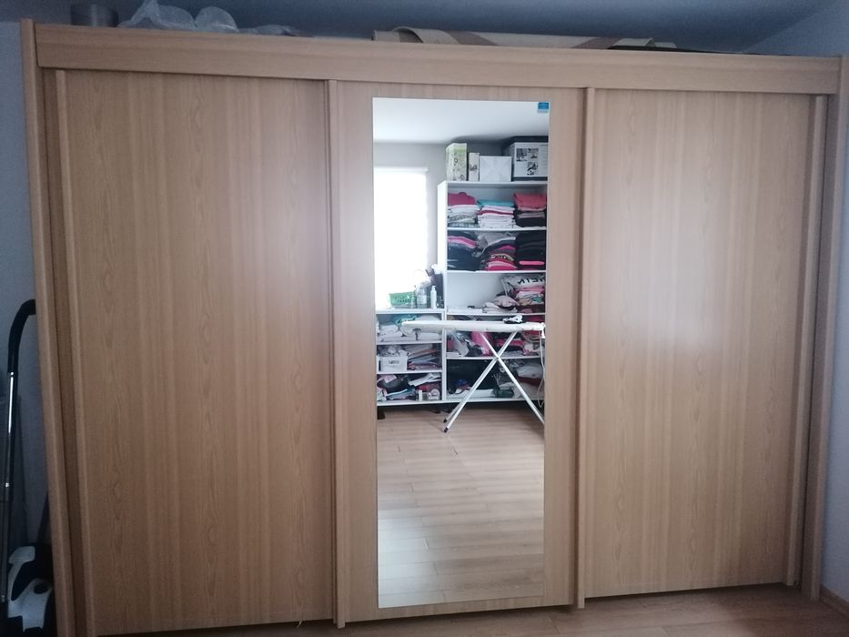 Dulap cu usi culisante