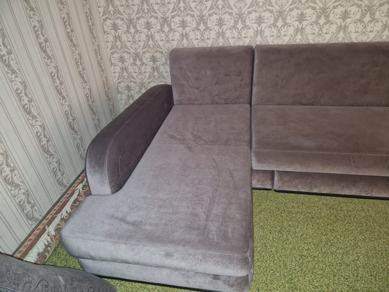 Продам диван в зал