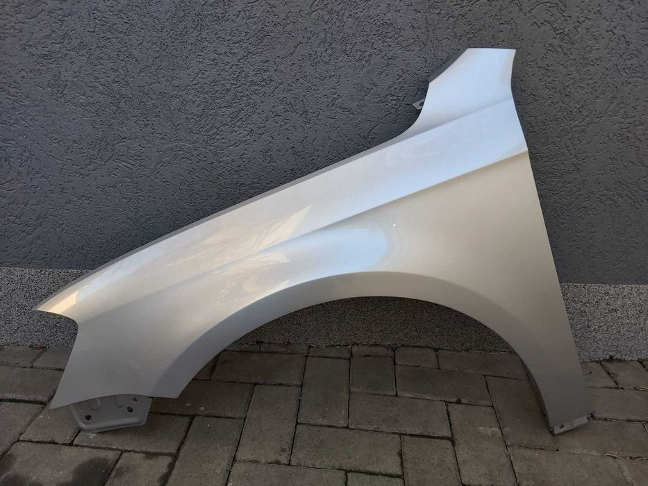 Aripa Fata Stanga VW Passat B7 An 2011-2014 Vopsita Gri Deschis