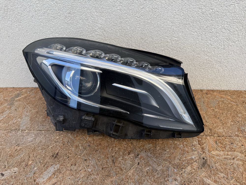 Far dreapta Mercedes GLA W156 Bi Xenon + LED Original Europa