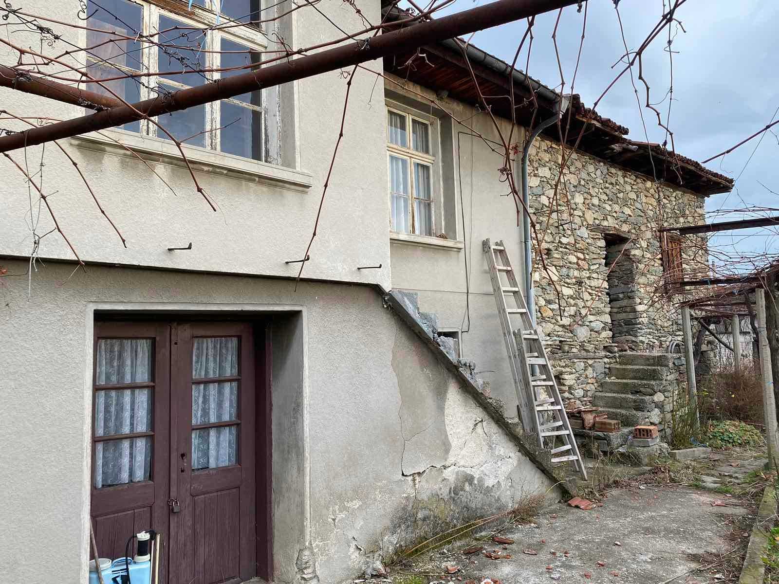 КЪЩА с РЗП 120 кв.м., двор 655 кв.м., град Карлово