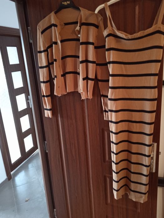 Рокля с къса желетка