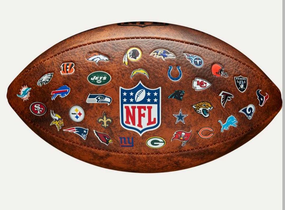 Топка американски футбол с логата на всички отбори  Националната лига
