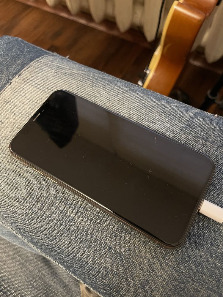 *IPHONE XS в перфектно състоянние*Black friday