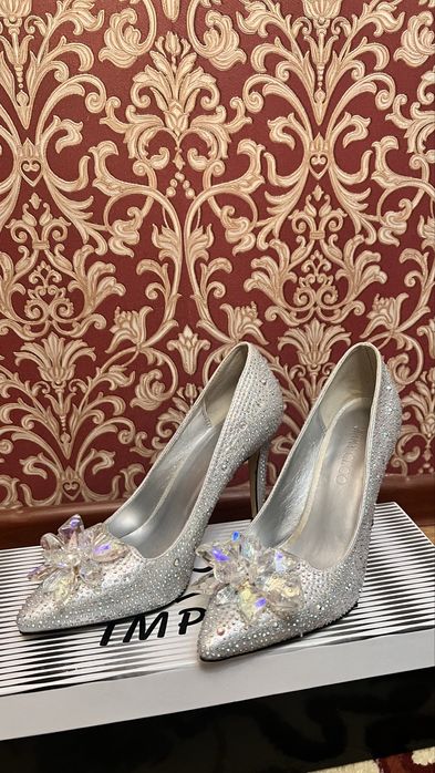 Хрустальные туфли от Jimmy Choo