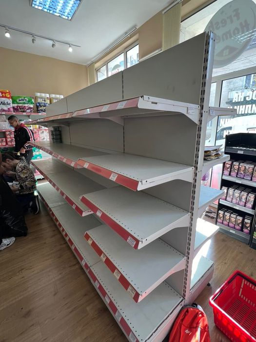 Стелажи за магазин