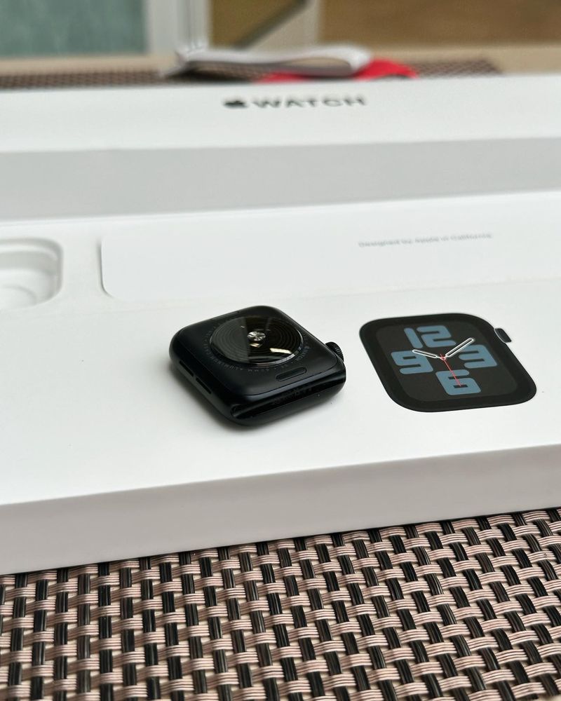 НОВ! /*ЛИЗИНГ*/ Apple Watch SE 2 (2nd Gen) Midnight / Часовник