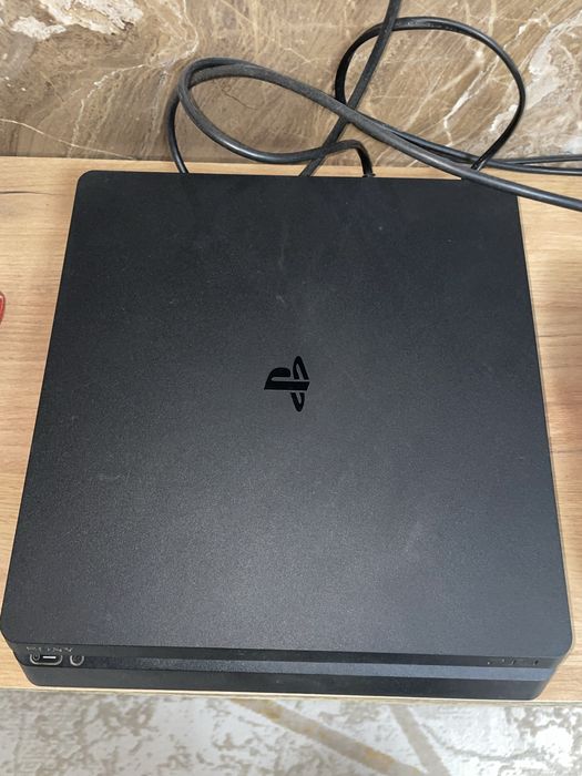 Playstation 4 slim