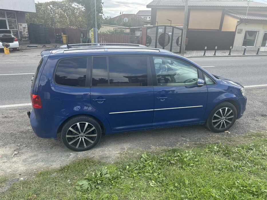 Vand touran 2011 ! Pret negociabil