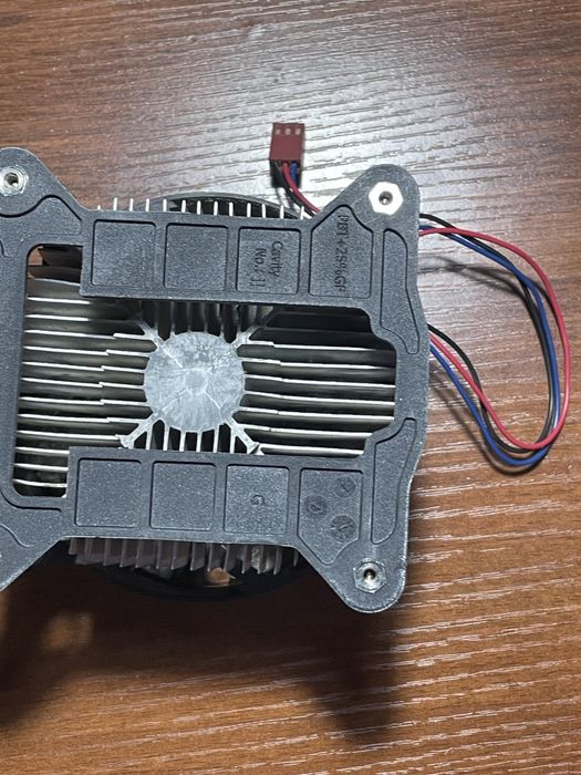 Кулер для 1155 сокета от процессора Intel.