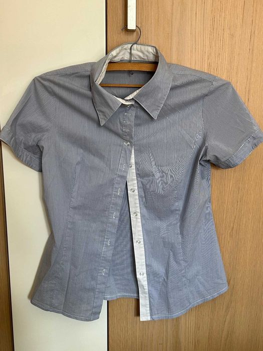 Дамски дрехи по 5 лв броя.