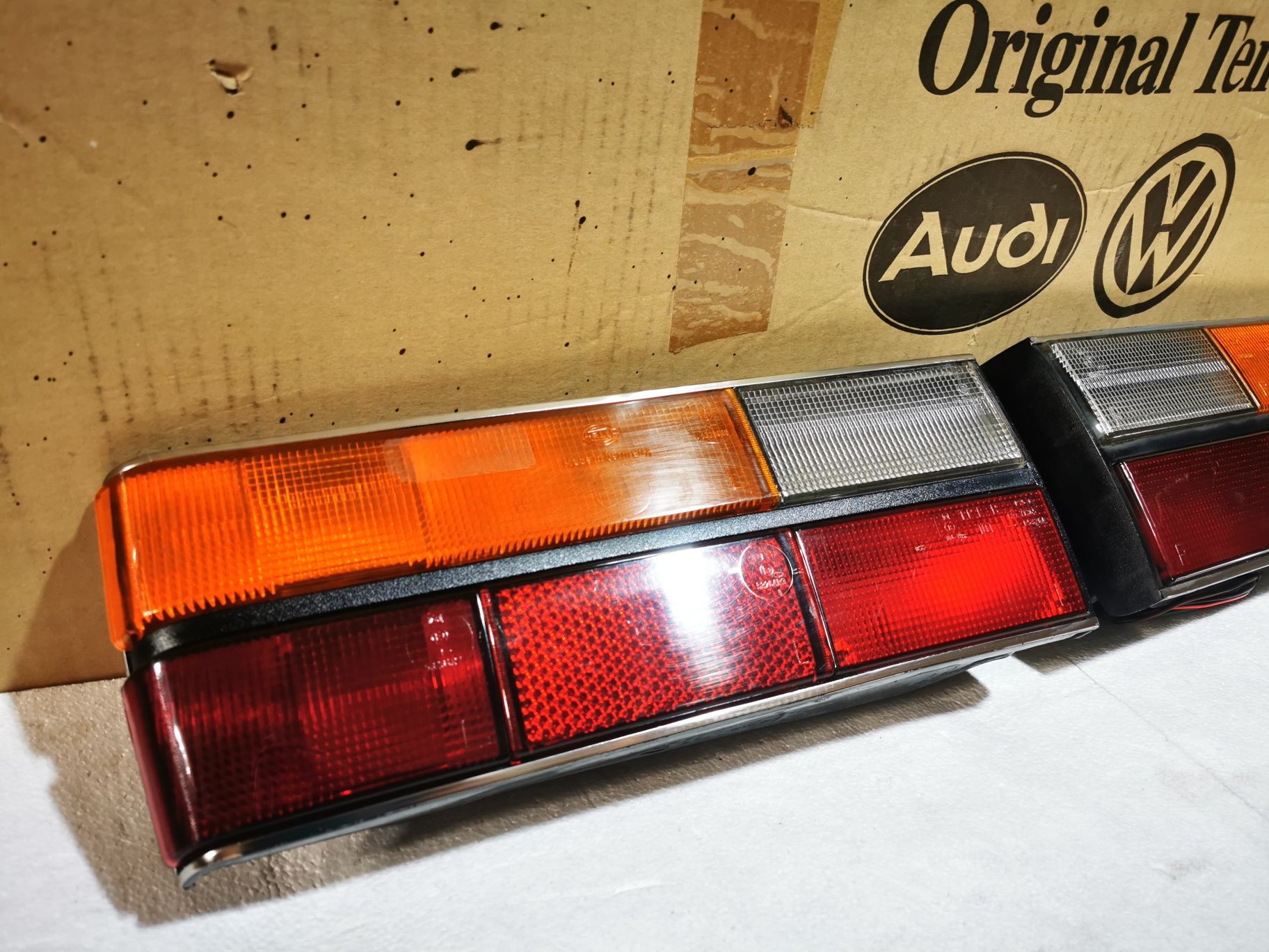 Set stopuri originale Hella Audi 100 C2 1976 - 1982
Stare buna
