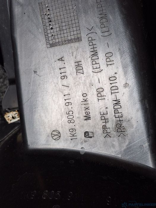 Carenaj mic roata stanga fata VOLKSWAGEN GOLF VAN VI Variant (AJ5) [ 2009 - 2014 ] 1.6 TDi BlueMotion (CAYC) 77KW|105HP OEM 1K9805911