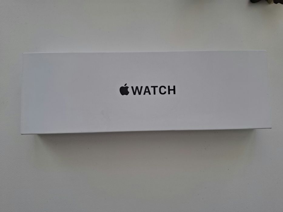 Продам часы Apple Watch SE 2, 40 mm, новые