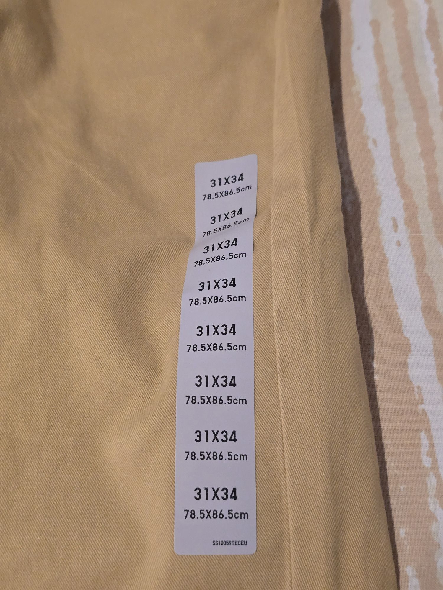 Жълт slim fit панталон (UNIQLO)