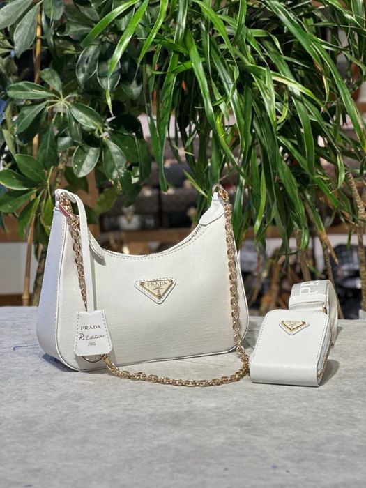 Geanta Prada noua !!! Dimensiuni 23/13 !!!