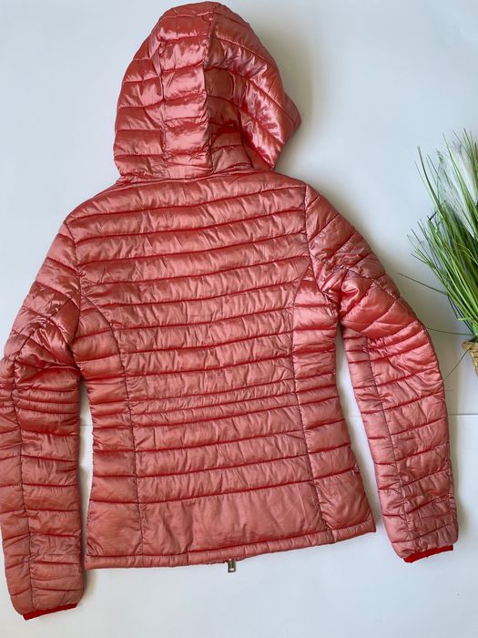 Яке Guess XS размер