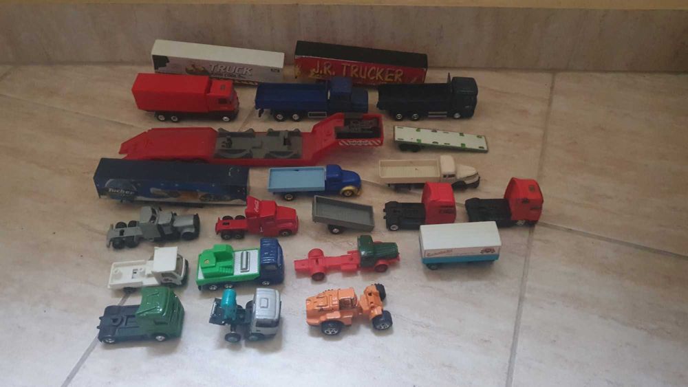 Метални колички на различни производители