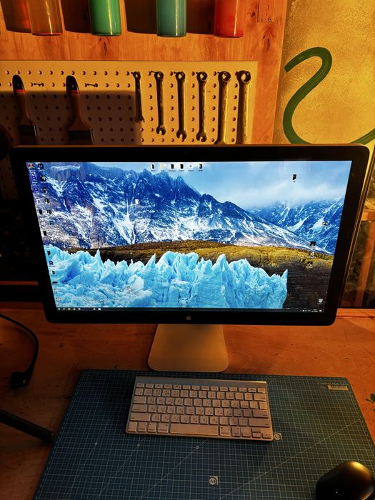 Монитор Apple cinema display