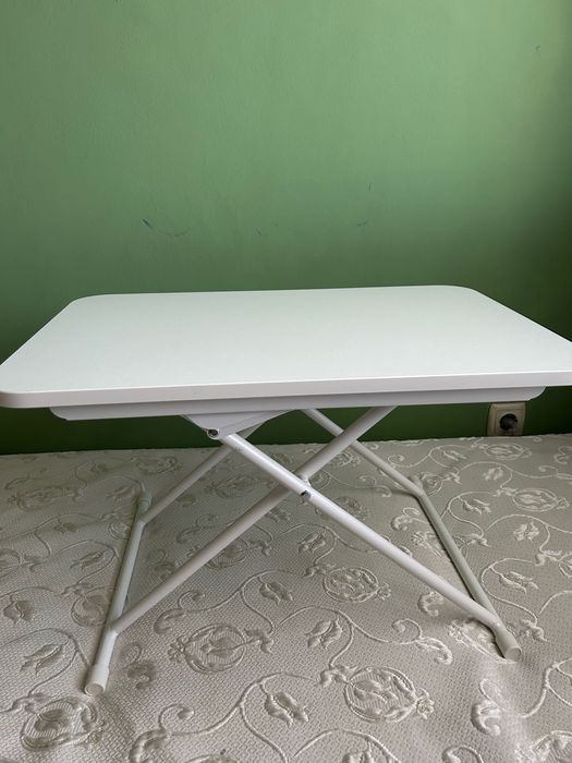 Поставка за лаптоп Икеа с регулируема височина