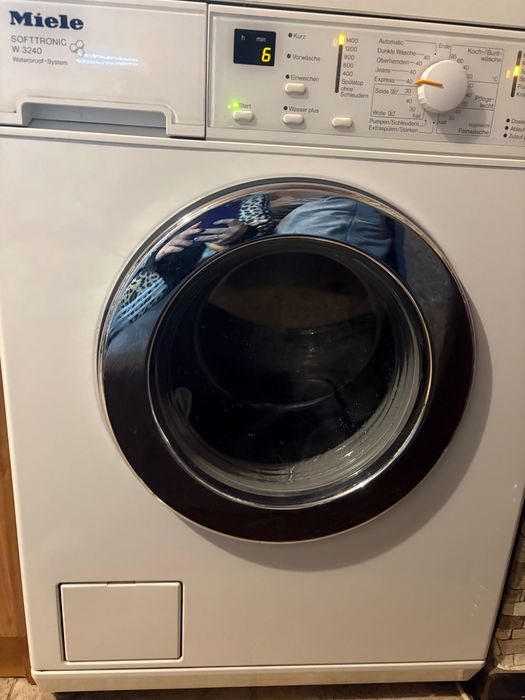 Продавам пералня Miele