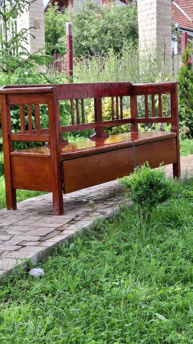 Vand banca veche din lemn