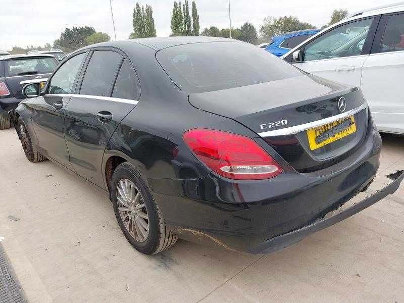Dezmembrez mercedes 220  2015