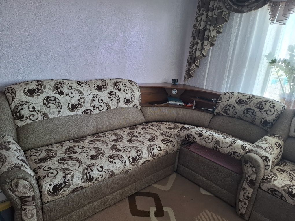 Продам угловой диван+кресло