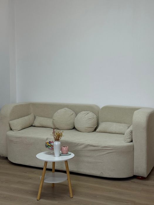 Продам диван в бежевом цвете в живую цвет светлее