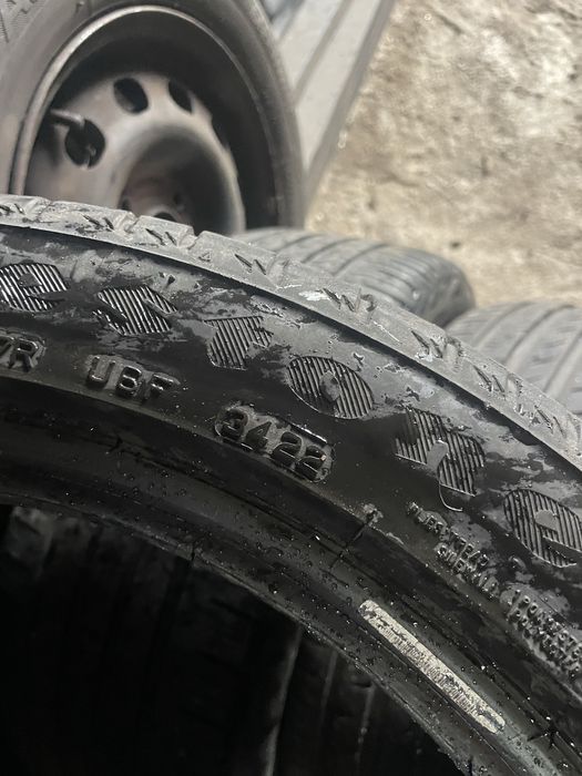 225/45/17 dot 3422 Continental