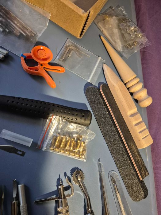 Set de unelte prelucrare piele (set scule pentru artizanat din piele}