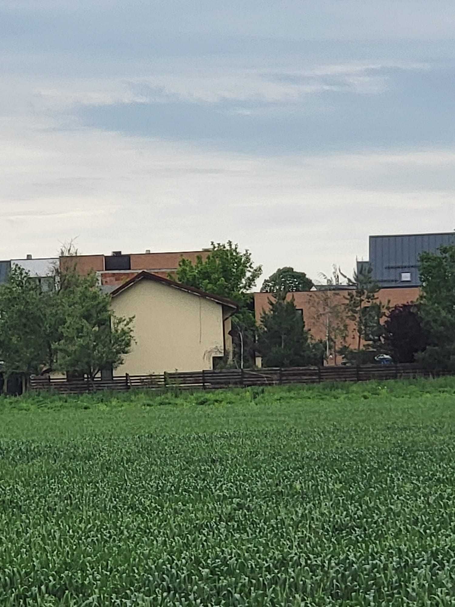 Teren 640mp zona lacului, langa "Colina Lac", 80E/mp, posibil rate