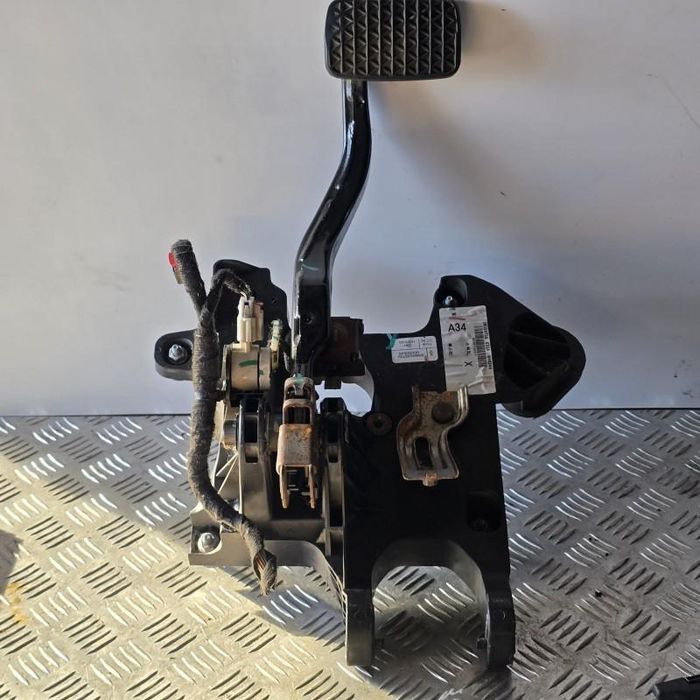 Pod pedalier automat Opel Mokka