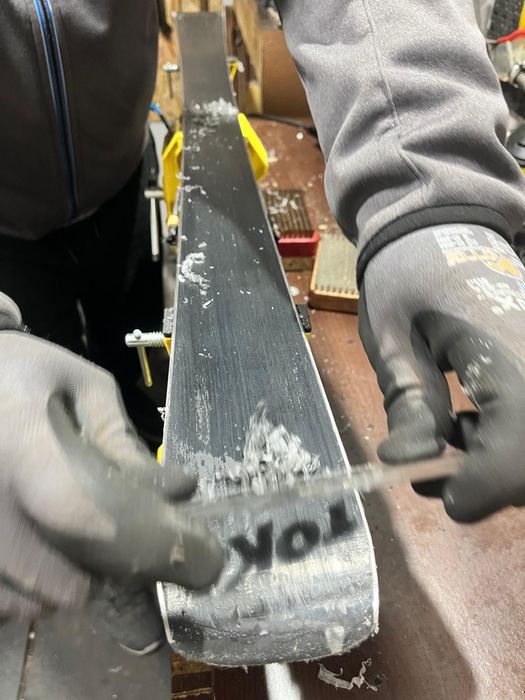 Service schiuri și snowboard