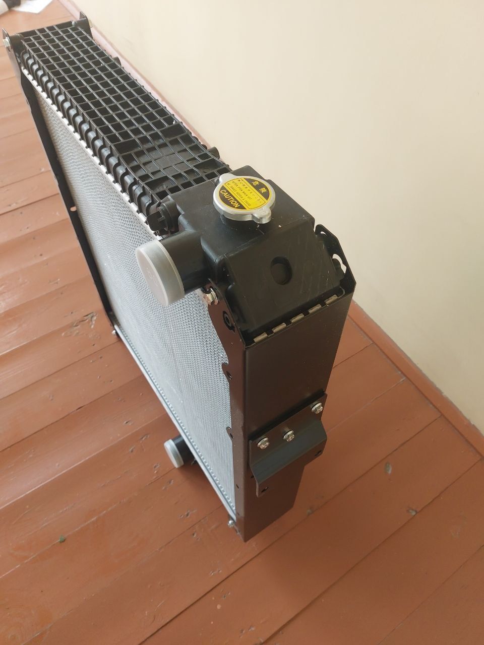 Magnum 8940 radiator sotiladi