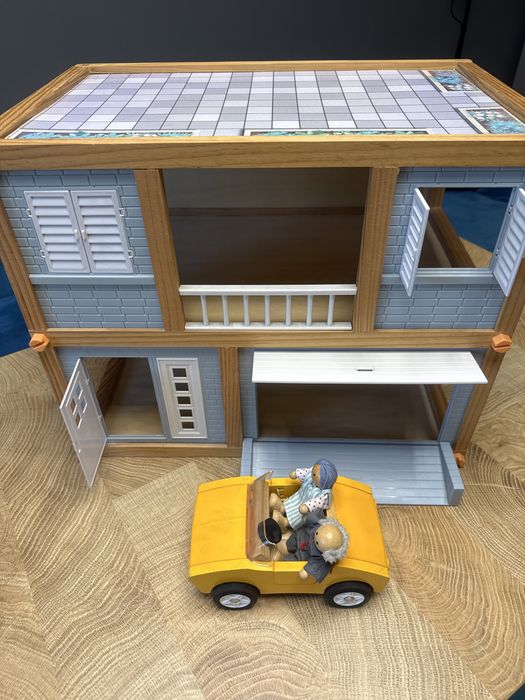 Детска играчка, къща с кола.