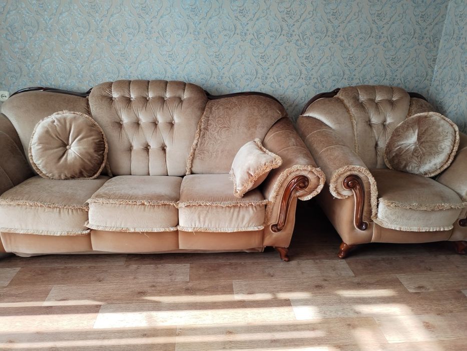 Продаю мягкий уголок, диван и два кресла, производство Беларусь, б/у.