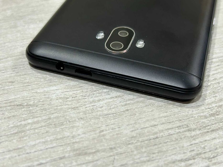 Смартфон LoGicom Le Starter L  8GB 1 RAM