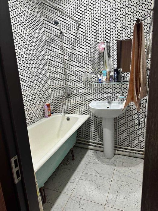 Продается 3 комнатная квартира на Карасу 1