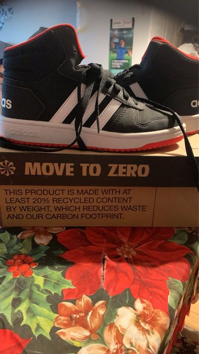 Обувки на adidas