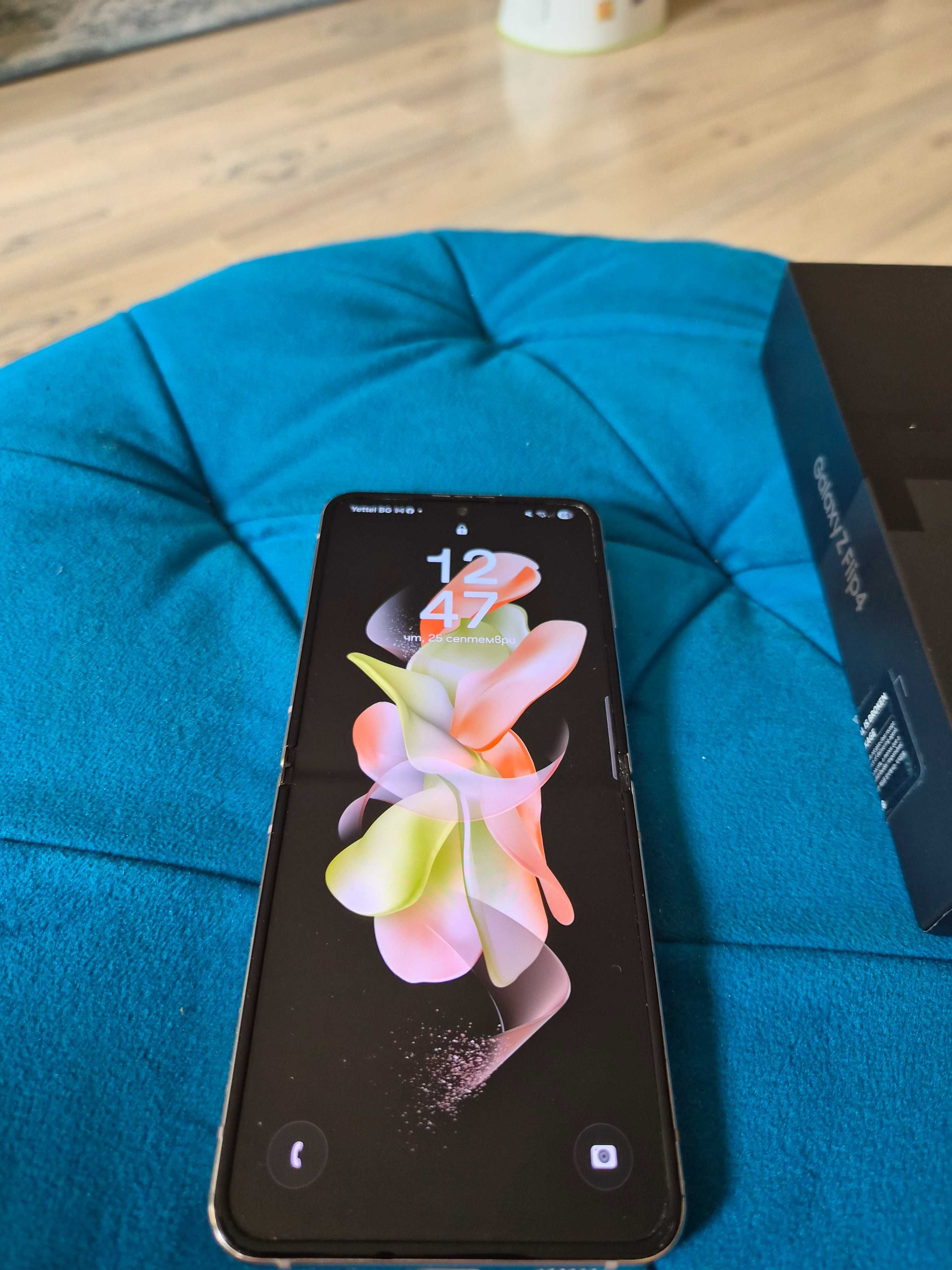 Samsung  Galaxy Z flip4