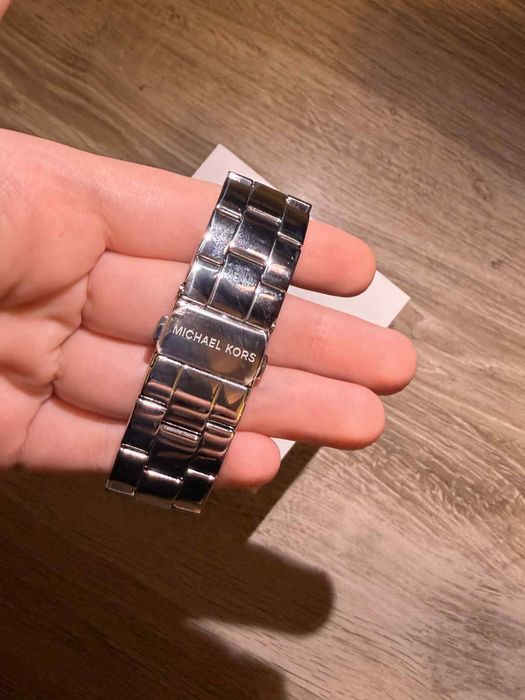Часовник Michael Kors НОВ !