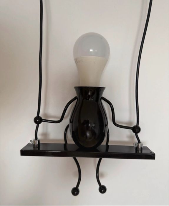 Lampa de perete/tavan în forma de om pe leagan - Noua