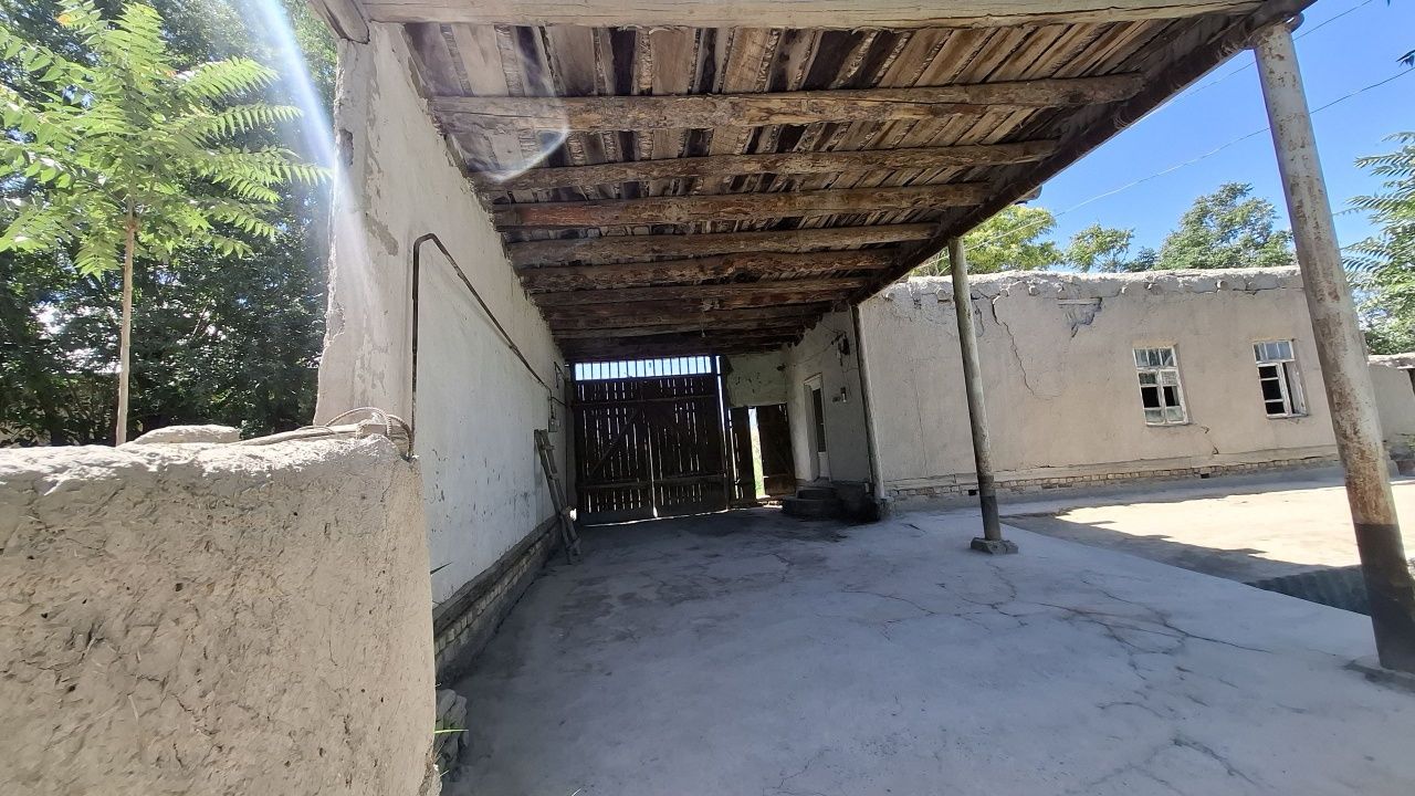 Navoiy viloyati qiziltepa tumanidan Uy sotiladi