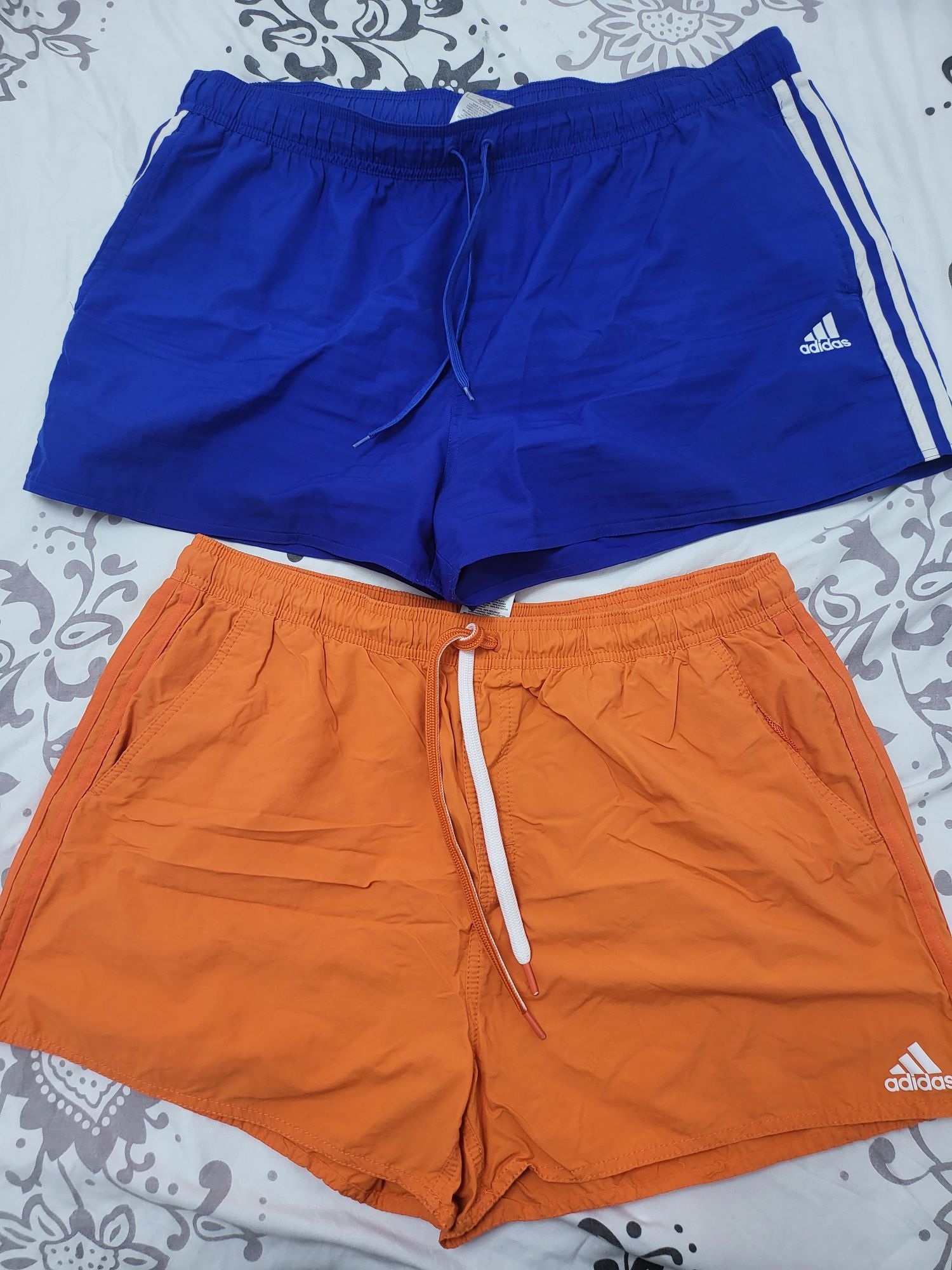 Sort adidas și maiouri