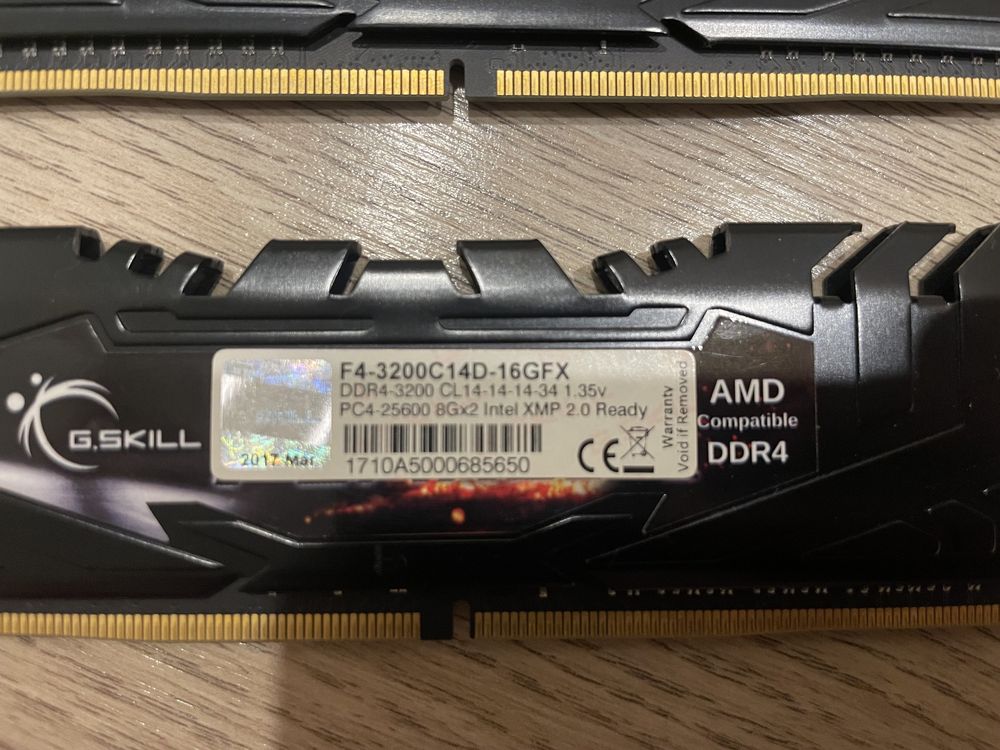 DDR4 16GB  Memorie RAM 2x8GB 3200MHz CL14