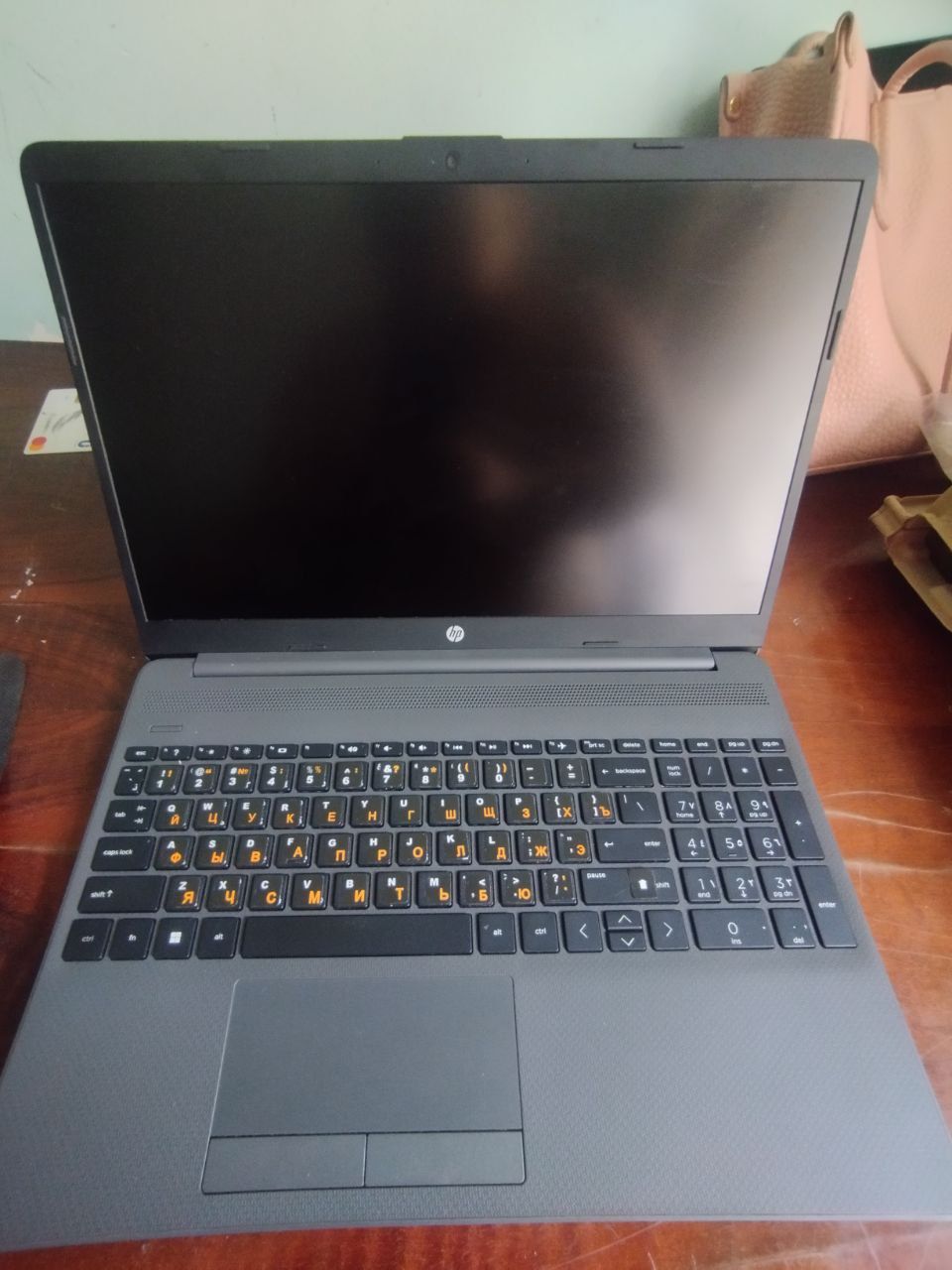 Notebook satiladi HP 256