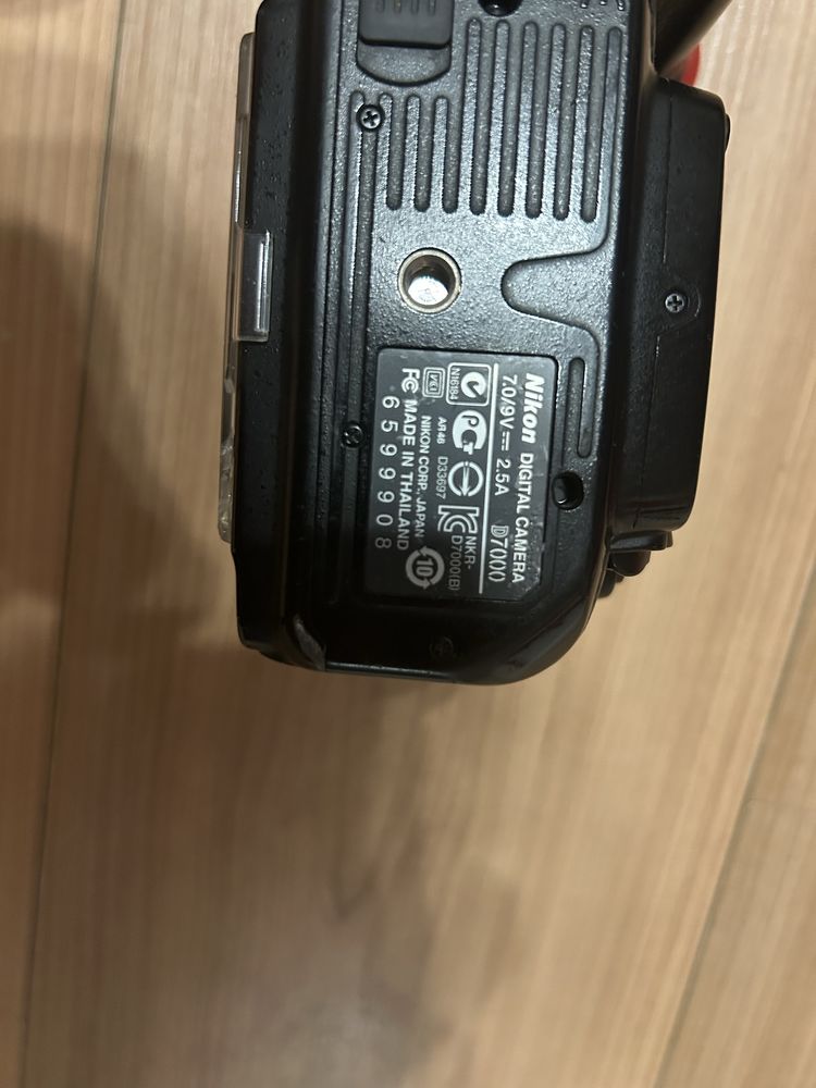 Фотоапарат Nikon D7000 комплект с обектив и аксесоар за светкавици